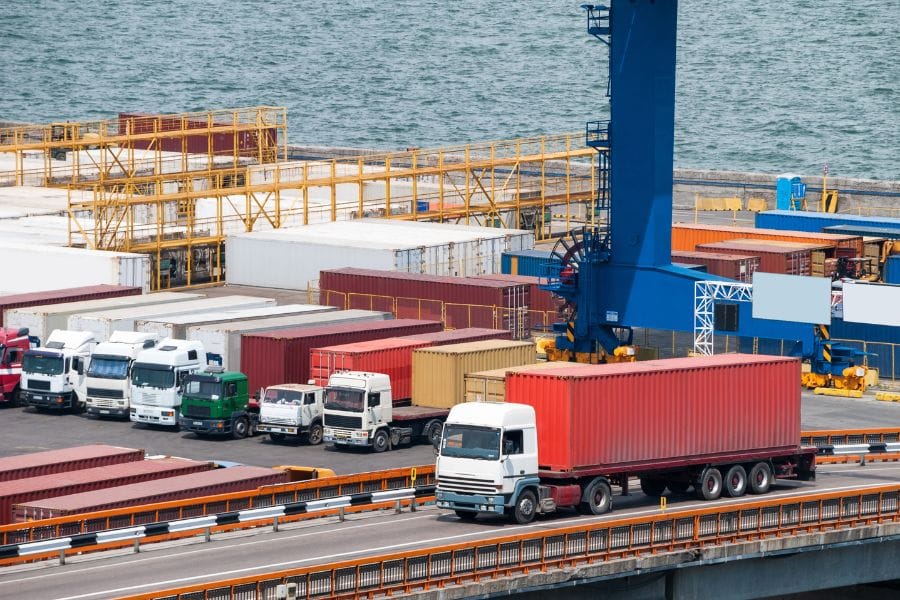 Transport kontenera oraz rozładunek u klienta
